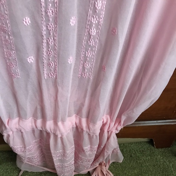 Plus size Sheer pink lace tunic - Picture 4 of 4